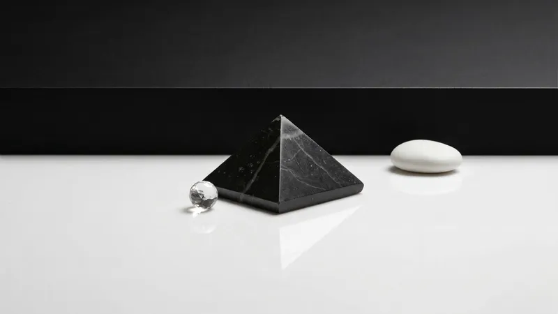 Black Onyx Pyramid thumbnail 3