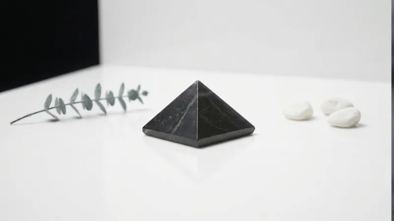 Black Onyx Pyramid thumbnail 4
