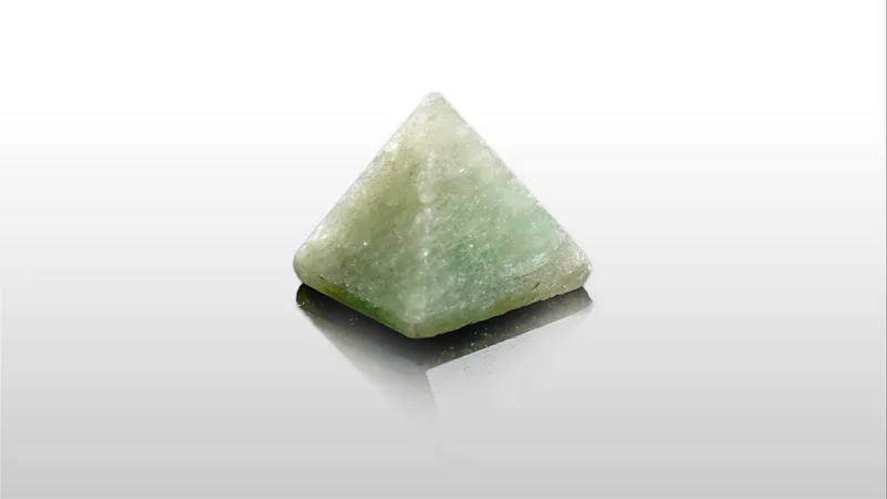 Green Agate Stone Pyramid thumbnail 5