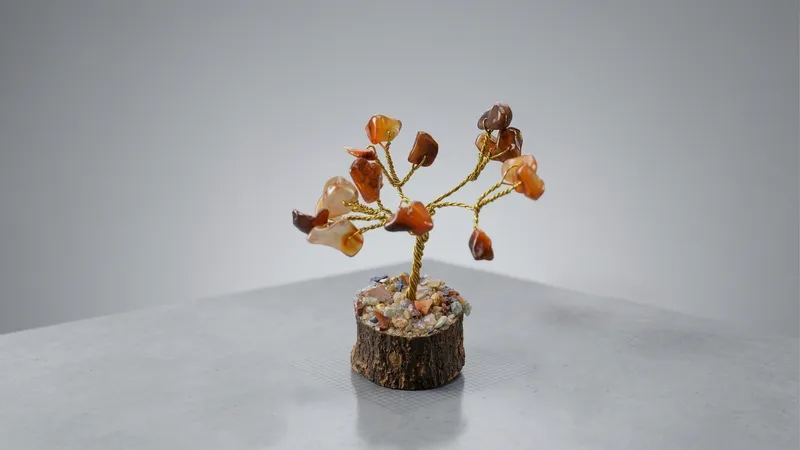 Caroline Small Tree thumbnail 2